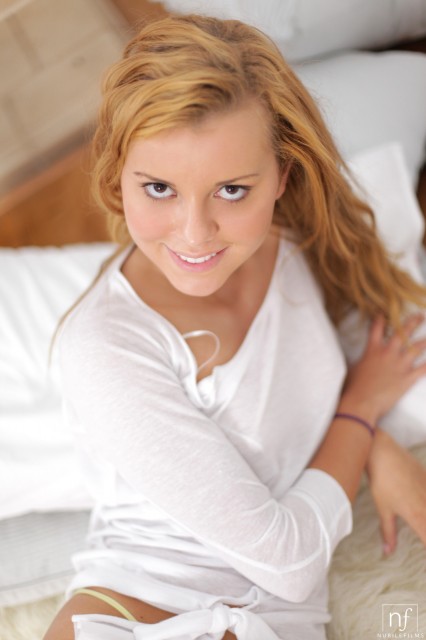 Natural teen cutie masturbating with her toy